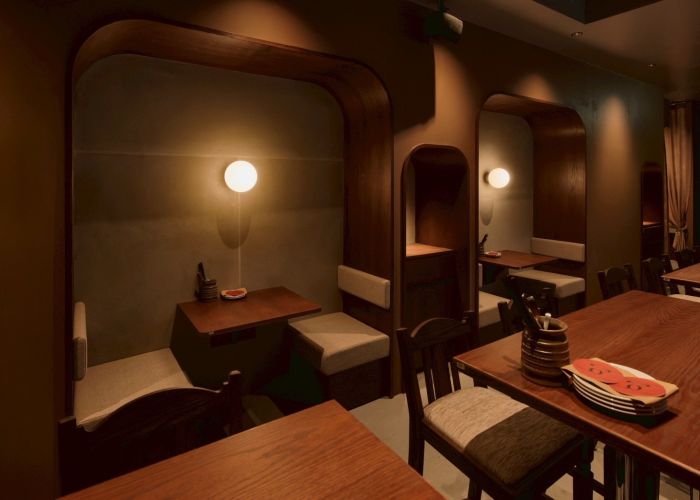 【かわいらしい半個室】2～4名。すすきの駅徒歩3分。北海道グルメと窯焼きピザを堪能できるニューイタメシ酒場がすすきの南4条にグランドオープン！飲み会・女子会・貸切宴会におすすめ。