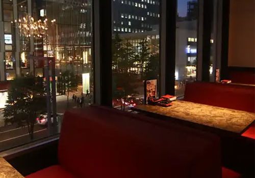 窓際の夜景が見えるカップルシートで、デートや記念日をお楽しみください!札幌駅、すすきの駅近くで人気の個室完備のイタリアン。デート、記念日、女子会にお薦め♪ カジュアルな雰囲気だから、居酒屋的な使い方、昼飲みもOKです