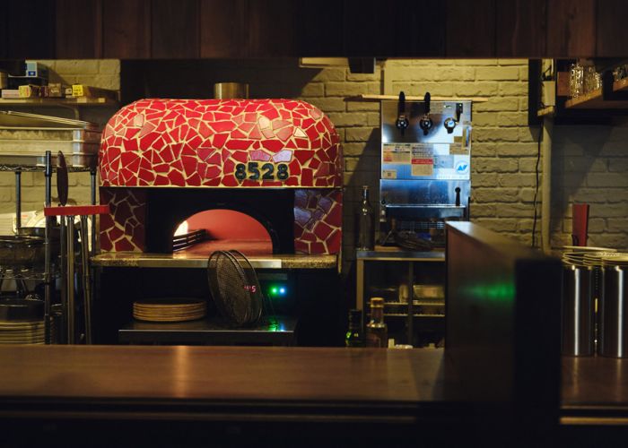 海外から取り寄せたオシャレなピザ釜。北の恵みを渋谷で。渋谷駅4分のセンター街にニューイタメシ酒場がオープン。道産素材と石窯焼きのピッツァで、グループ飲み・女子会・プライベートパーティーに。