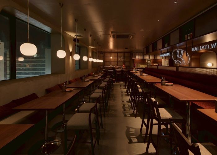 【宴会にぴったり！テーブル席】最大68名。すすきの駅徒歩3分、すすきの南4条に「ニューイタメシ酒場」オープン。北海道産の旬食材と石窯ピザが自慢。会社飲み会や女子会、少人数宴会にもぴったり。