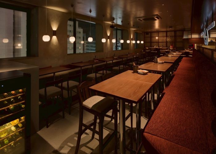 【大人数もOK！テーブル席】2～46名。すすきの駅徒歩3分、すすきの南4条に「ニューイタメシ酒場」オープン。北海道産の旬食材と石窯ピザが自慢。会社飲み会や女子会、少人数宴会にもぴったり。