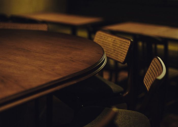 お一人様でも気軽に飲めるカウンター。渋谷センター街に北海道の人気店、ニューイタメシ酒場がNEW OPEN。渋谷駅4分、道産食材と薪窯ピザで、女子会やグループ宴会など幅広いシーンに活躍。